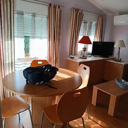 Mobil 2 Chambres 4 Personnes *
